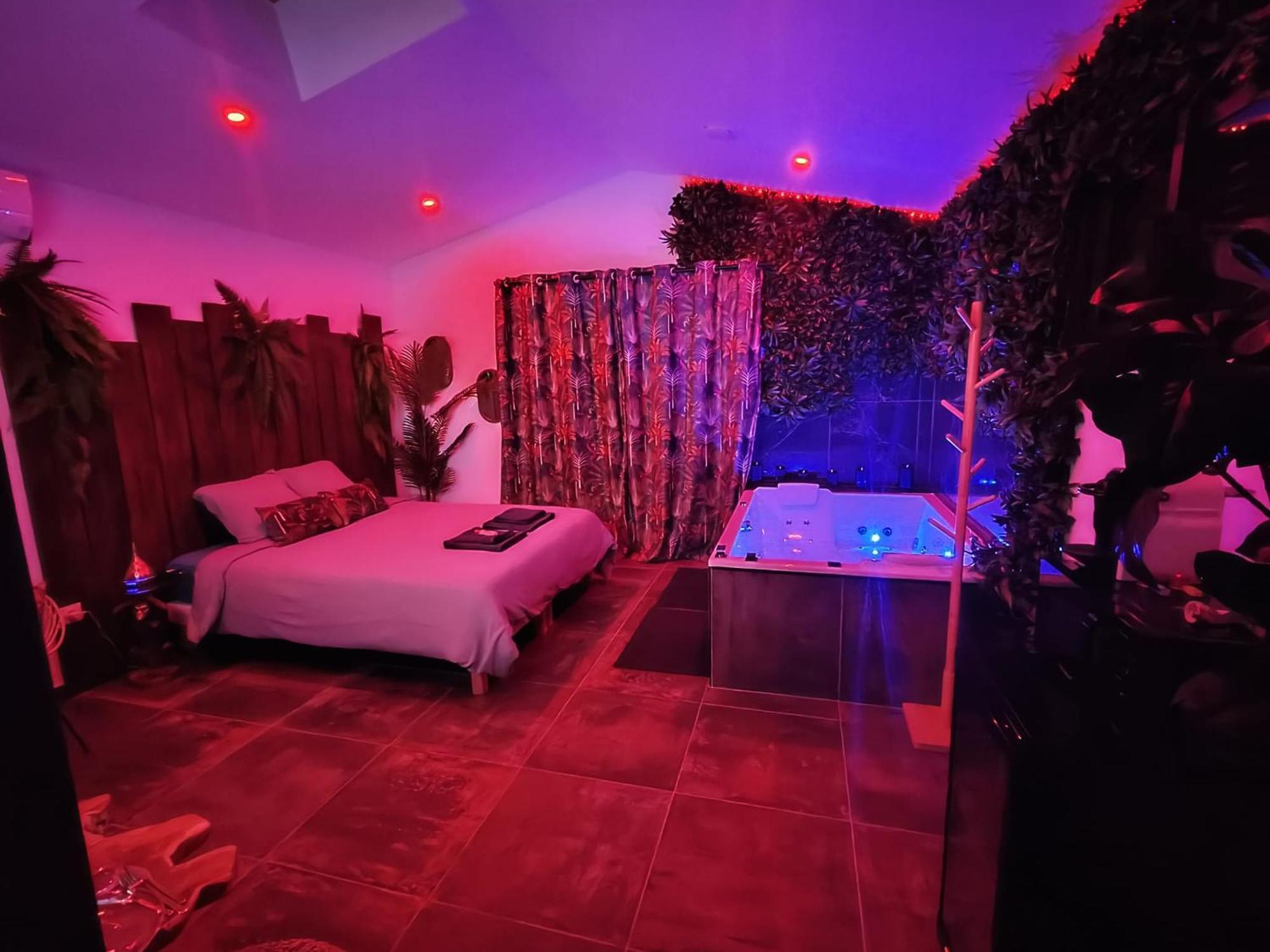 La Jungle Room Роньяк Экстерьер фото